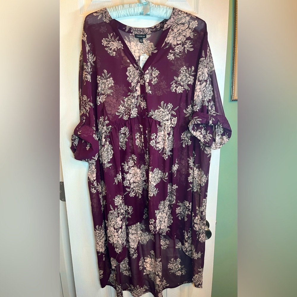 NWT torrid tunic size 2X (18-20) hi-low sheer plum floral print